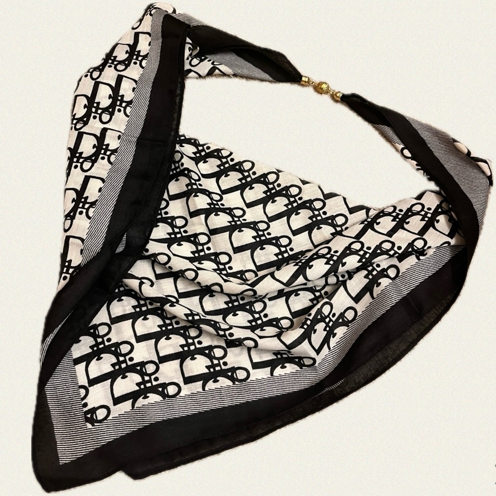 Women’s square scarf